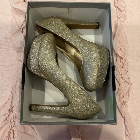 Mossimo Gold Glitter Paisley Heels - Picture 7 of 8